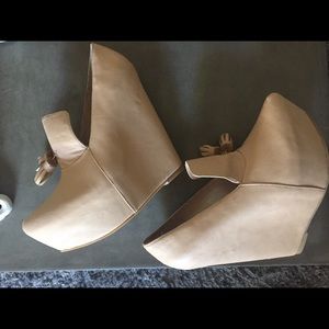 JEFFREY CAMPBELL Cream leather wedges with tassels